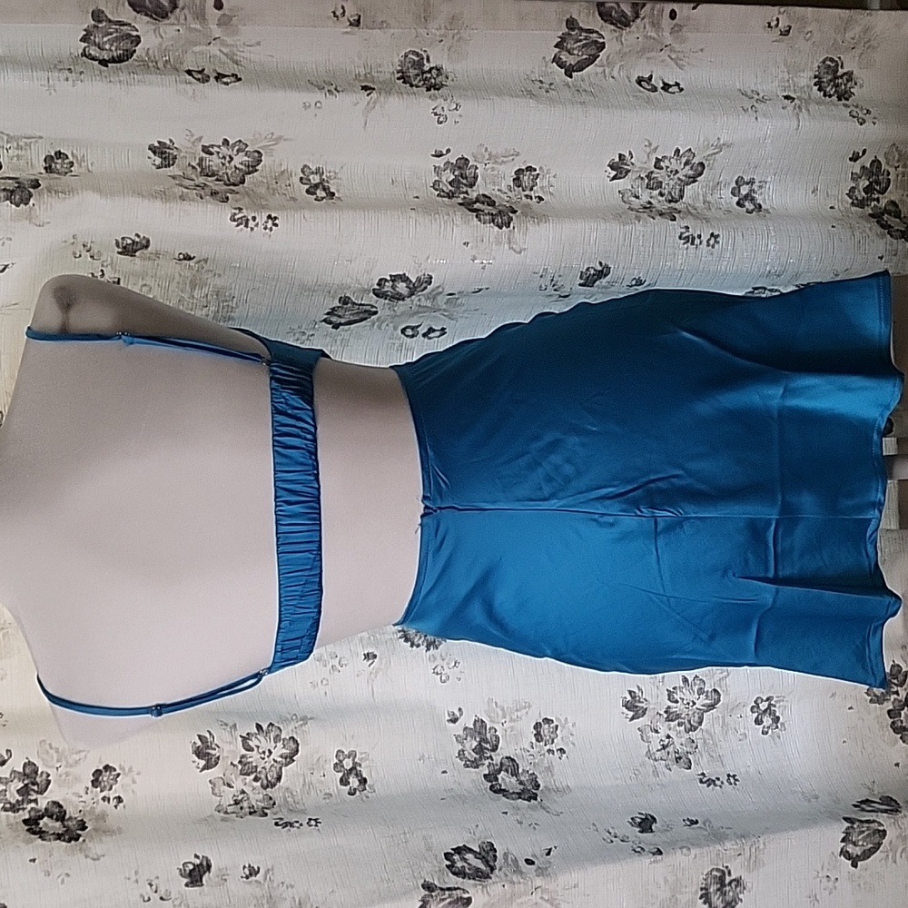 Dress - Picture 4 of 4